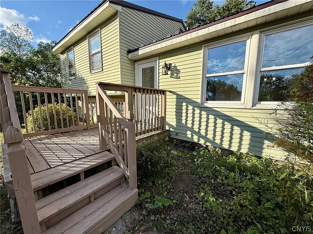 4 bed, 2.0 bath, 1600 sqft, $2,645 — Photo 3