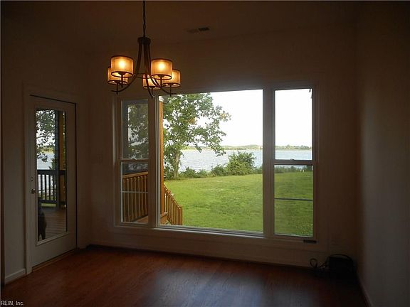 5th image of 15 Hampshire Dr