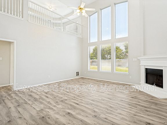 4th image of 534 Hackberry Dr
