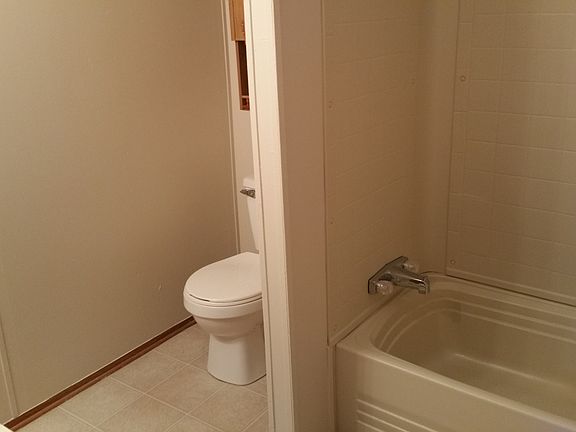 4th image of 121 Echo Lake East Dr