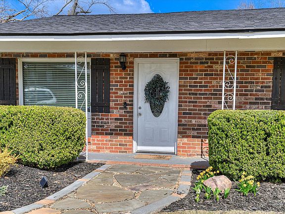 4th image of 522 Sandy Street