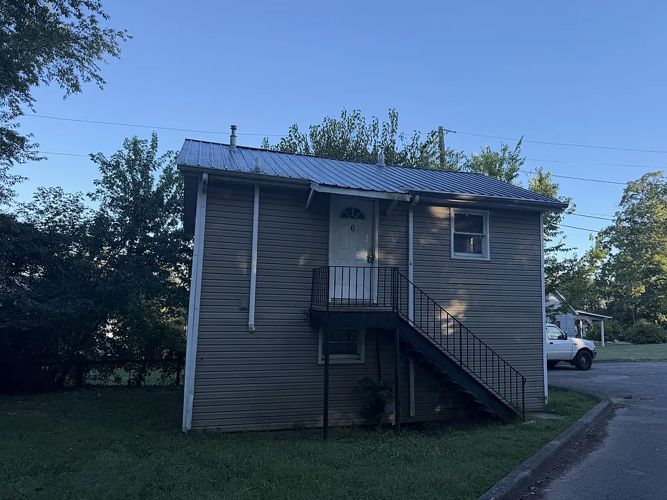 206 Jarvis Ave #6