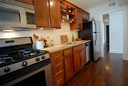 4302 Oak St #2N — Photo 2