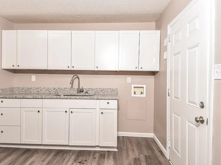 1208 W Topeka Dr #1 — Photo 7
