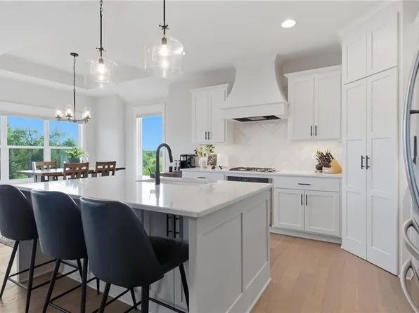 12527 W 182nd Ct, Overland Park, KS 66013