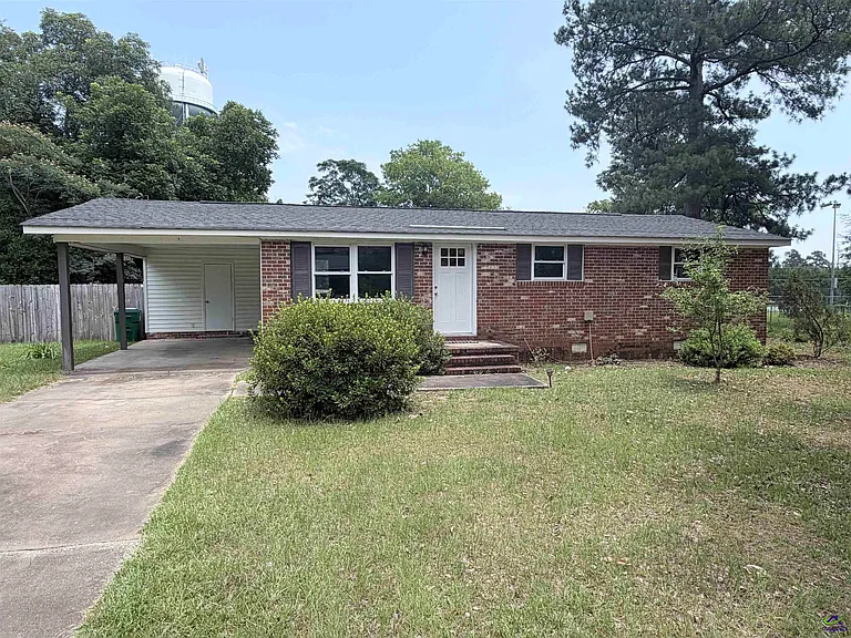 516 Ochlahatchee Dr — Photo 1