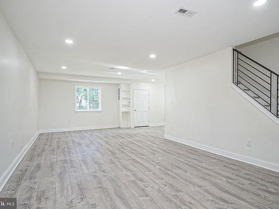 5th image of 613 Market St