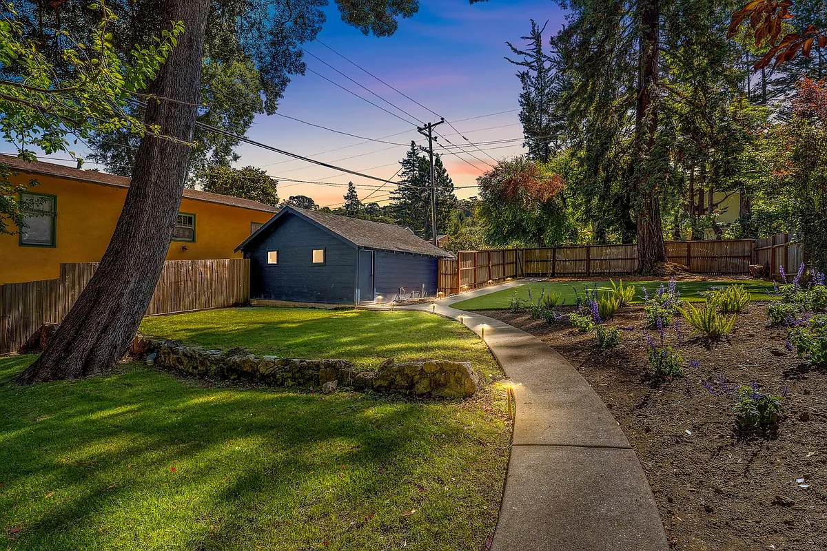 Building Photo - 250 Evergreen Ave