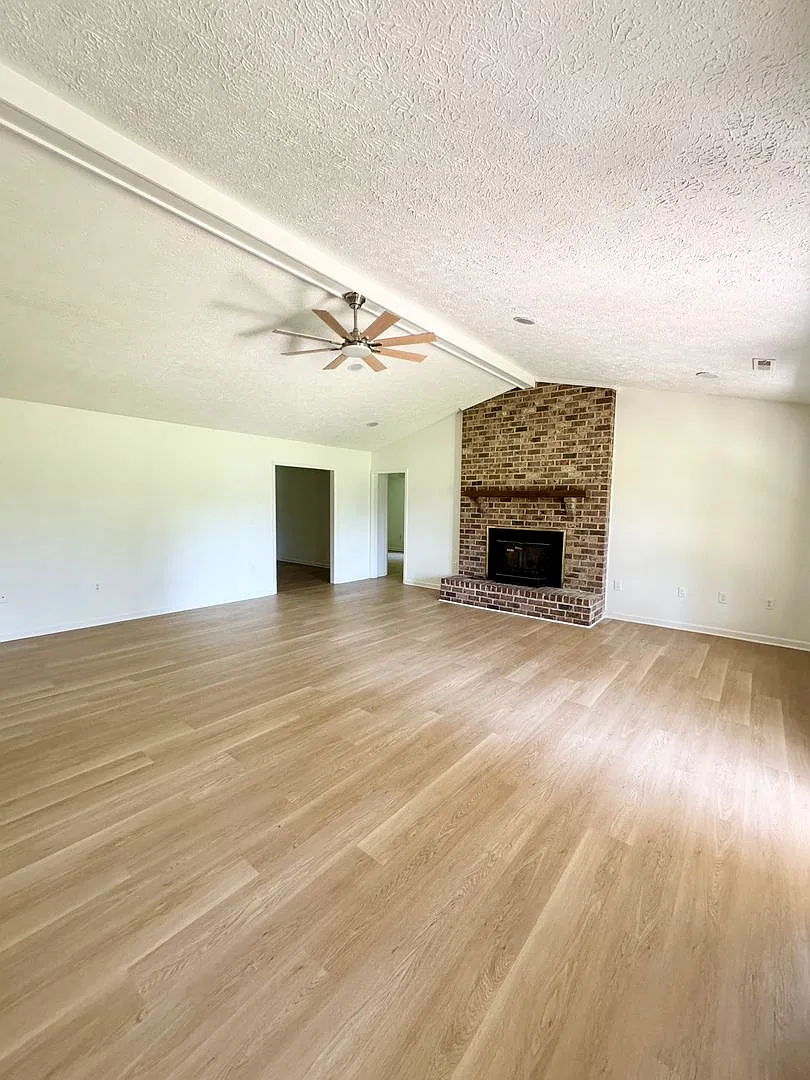 Beautiful Home in Conway! No HOA! Pet Friendly — Photo 2