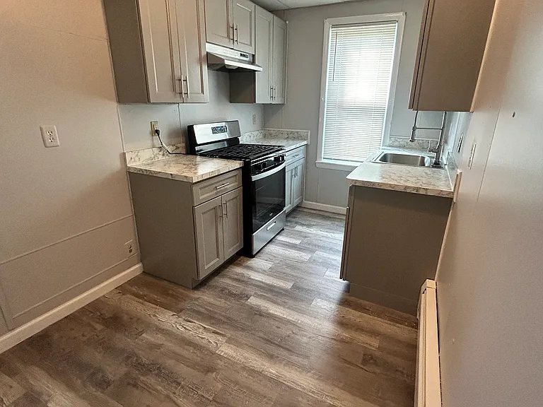 418 Anthony St #1 — Photo 3