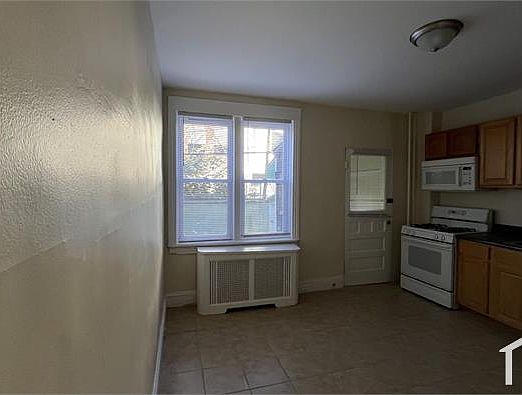 2nd image of 2839 Cantrell St