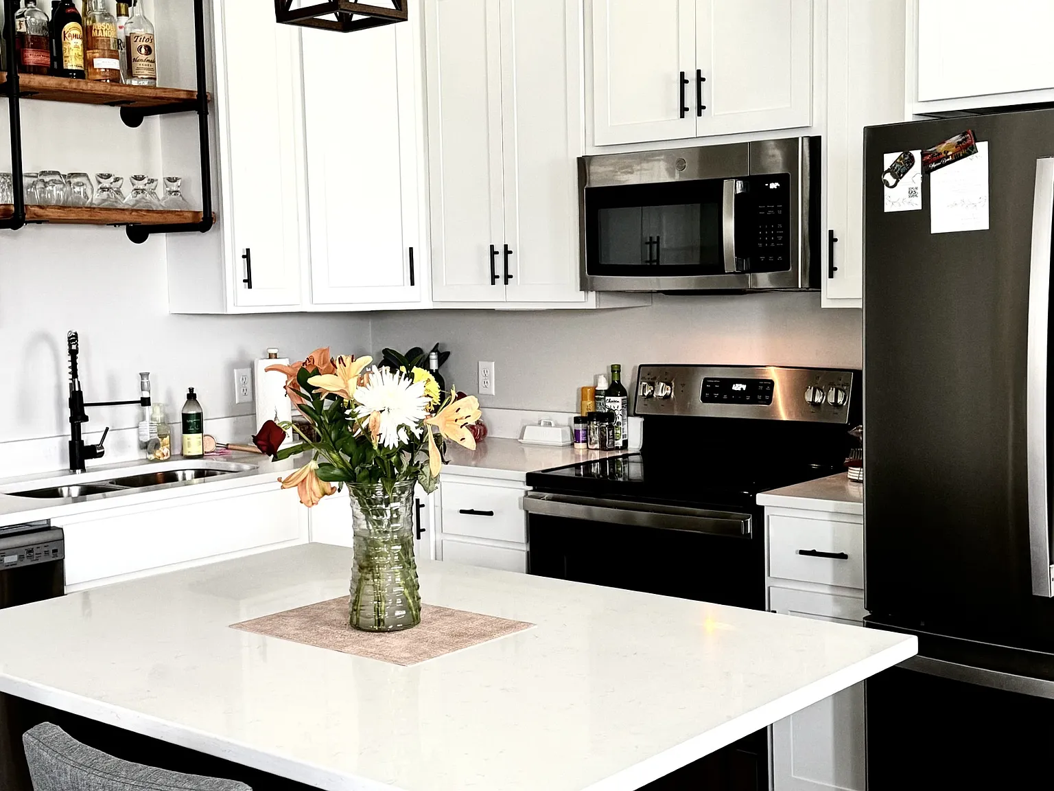 3 bed, 2.5 bath, 1711 sqft, $2,345 — Photo 2