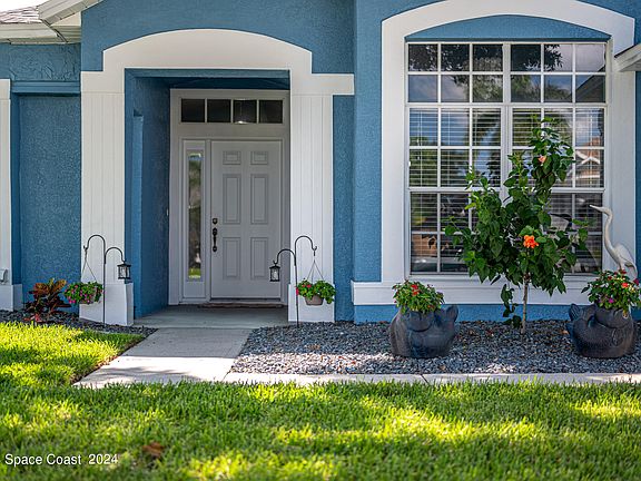 4th image of 2120 Hedgerow Dr