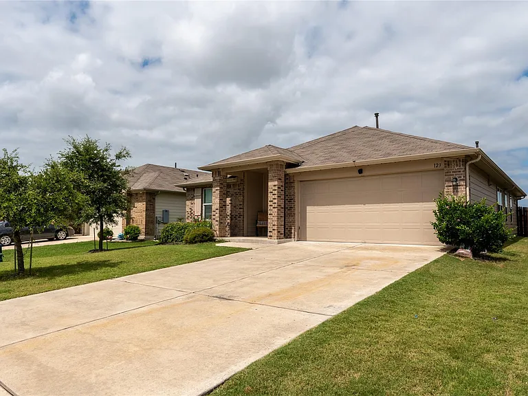 123 Stellamar Dr — Photo 1