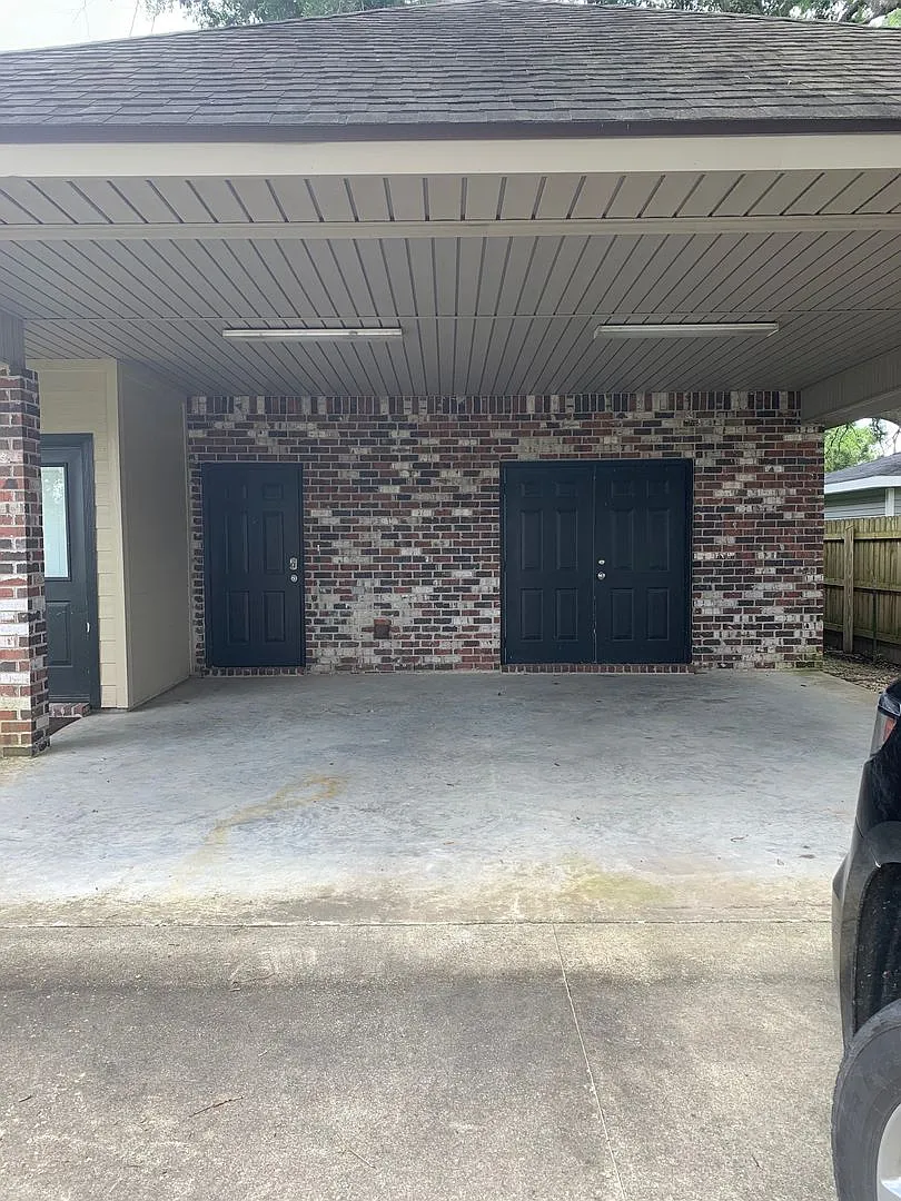 Custom Built 3/2 located in Lake Charles — Photo 2