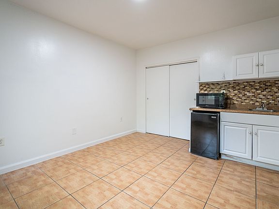 5th image of 7130 Carlyle Ave #3A