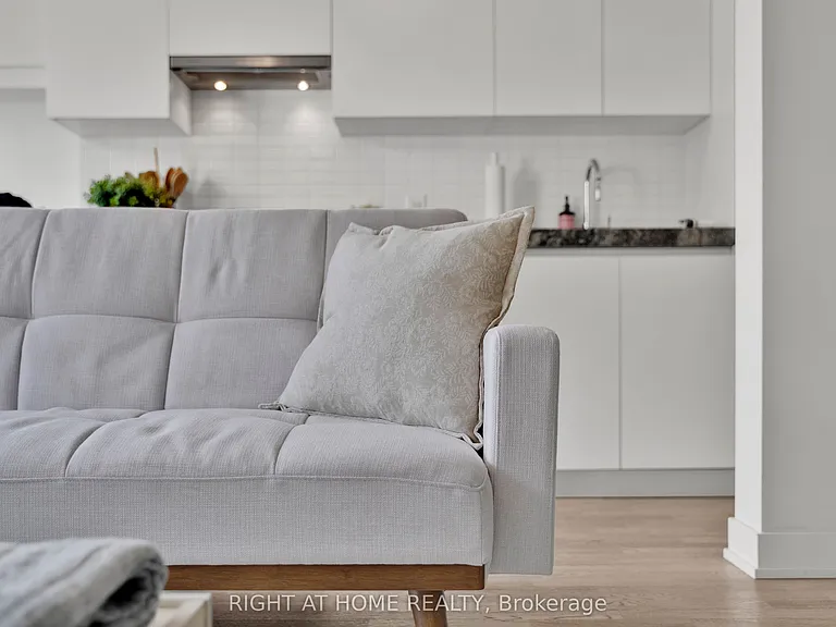 629 King St W #625 — Photo 10