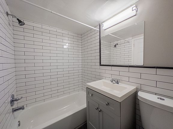 5th image of 209 E 9th St #1156521