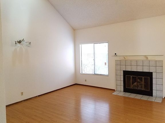 3rd image of 34279 Kenwood Dr