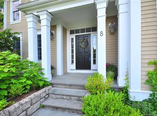 8 Hallview Dr, Simsbury, CT 06070