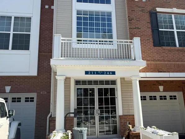 224 Breeders Cup Dr, Cherry Hill, NJ 08002