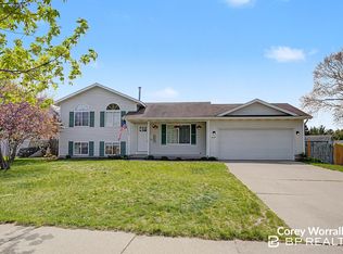 428 Sunbrook St SE, Grand Rapids, MI 49508