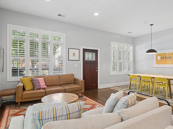 4th image of 3140 N Richmond St #1