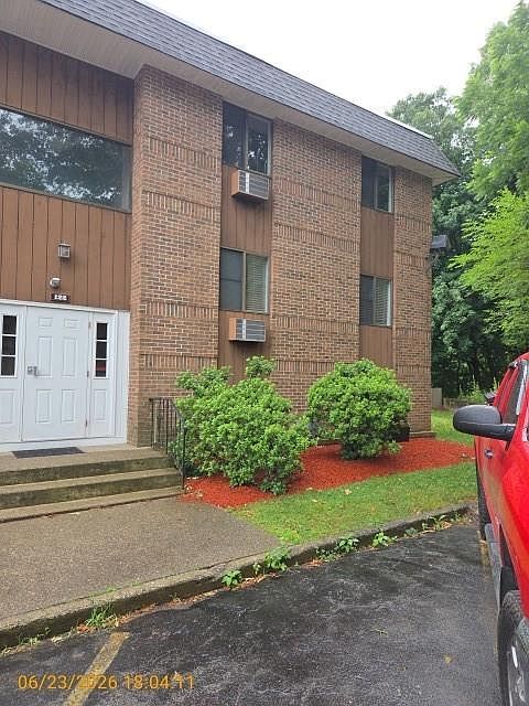 1st image of 117-122 John St #36