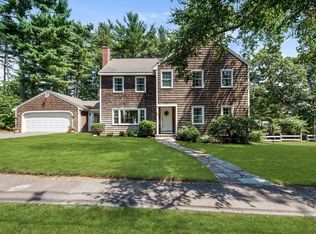 8 Locksley Rd, Lynnfield, MA 01940