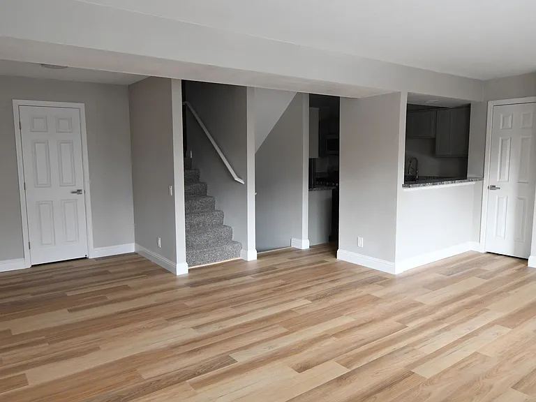 1175 Glenda Way — Photo 3