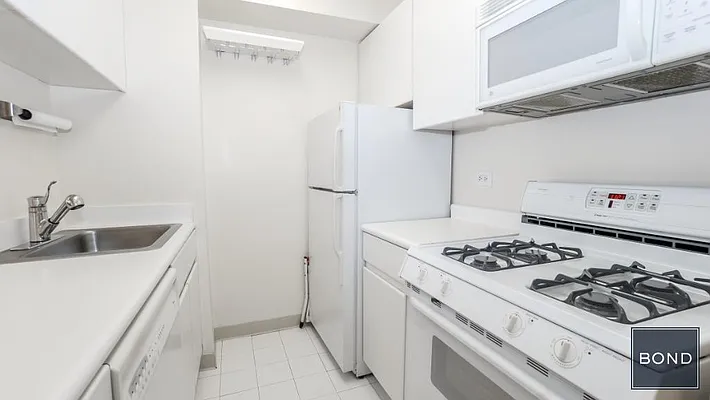 Rented by Bond New York | media 13