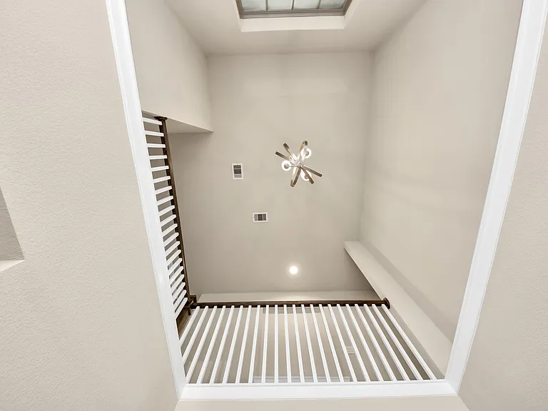 584 Santa Rosa Hills Dr — Photo 8