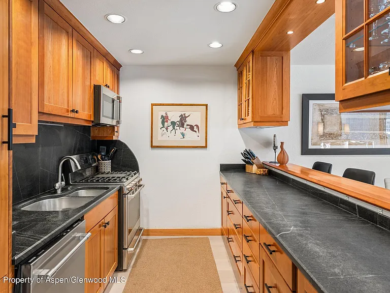 326 W Hopkins Ave — Photo 12
