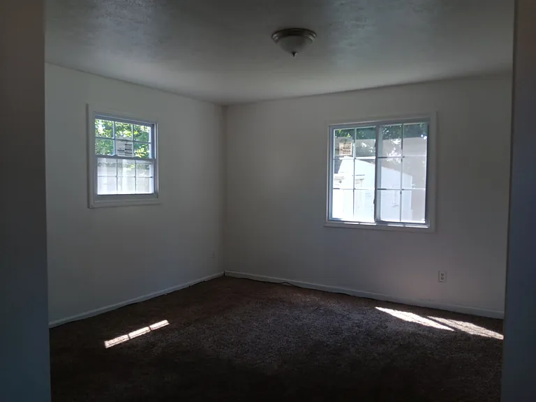 12405 Emery Ave — Photo 9