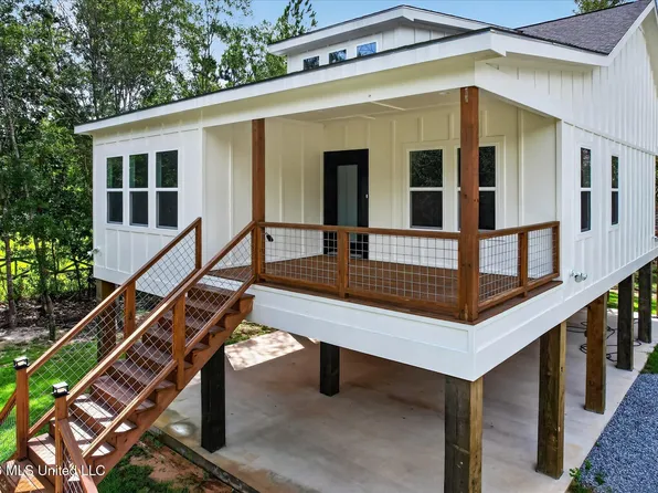 1225 Taranto St, Waveland, MS 39576
