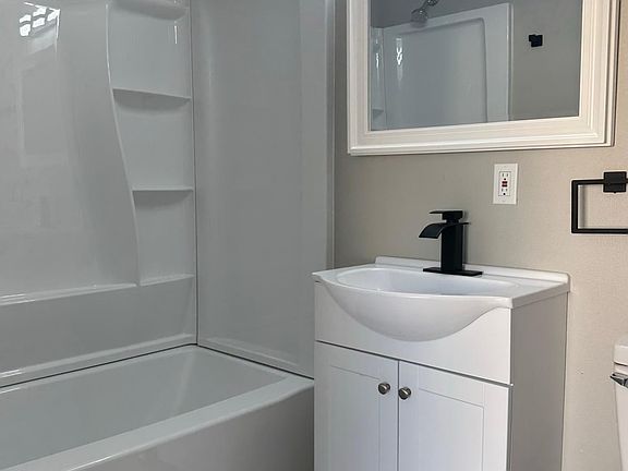 4th image of 3703 W 5th Ct #A