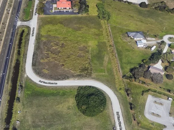 18730 Del Tura Plaza Ln, North Fort Myers, FL 33903