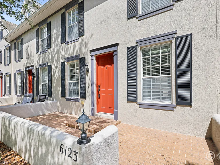 6123 Fishhawk Crossing Blvd — Photo 2