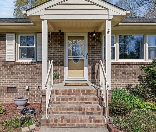 4th image of 2831 Delfin Rd
