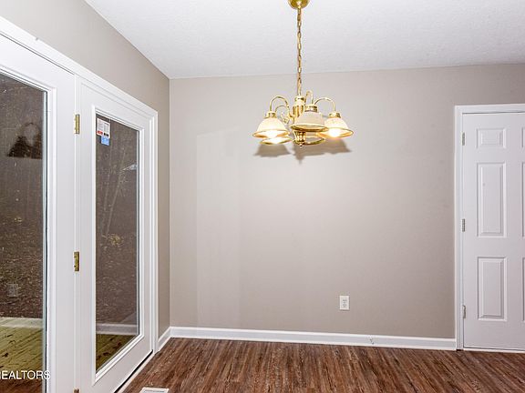 5th image of 2806 Wendi Ann Dr