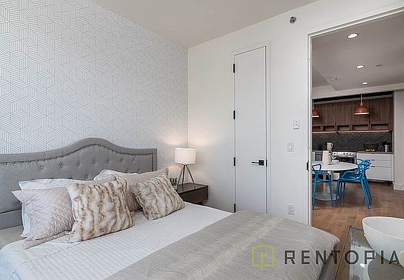 4th image of 824 Lexington Ave #5I