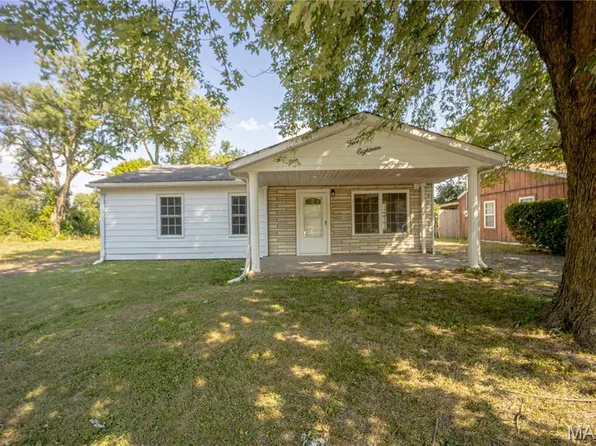 518 Saint Leo Dr, Cahokia, IL 62206