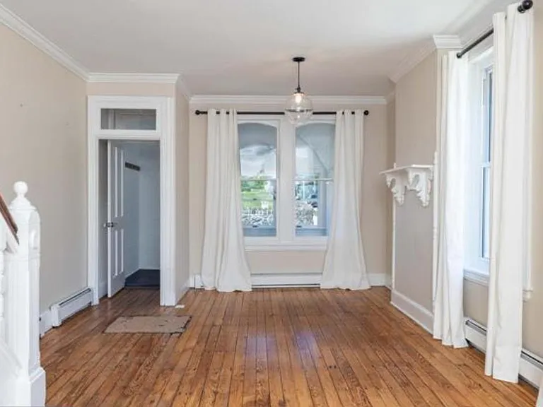 1810 Mount Salem Ln — Photo 2