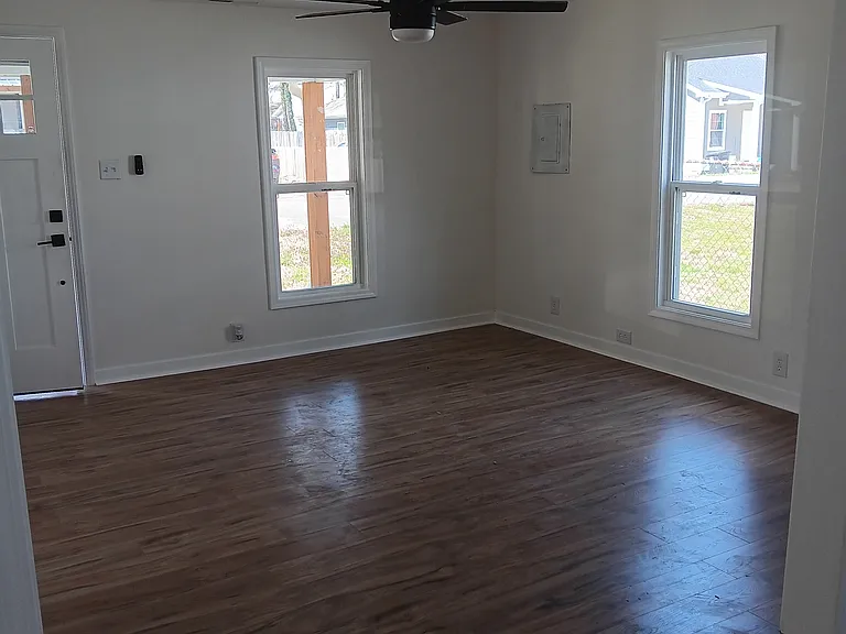 817 E End St — Photo 4