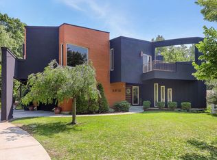 16W307 95th Pl, Burr Ridge, IL 60527