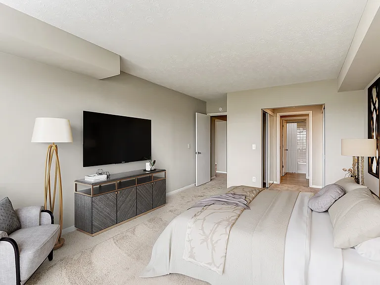 Four Seasons Apartments — Photo 13