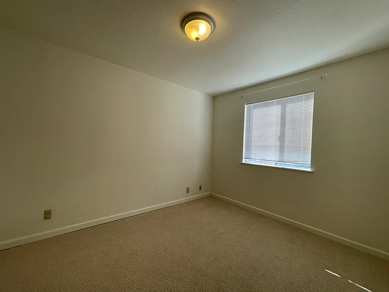 506 Athol Ave — Photo 13