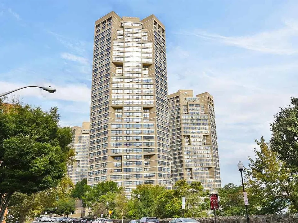 7002 Boulevard East #6C