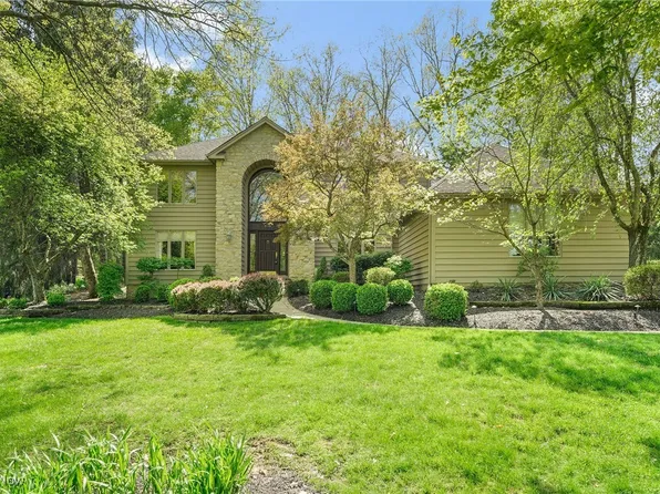 8448 Timber Trl, Brecksville, OH 44141