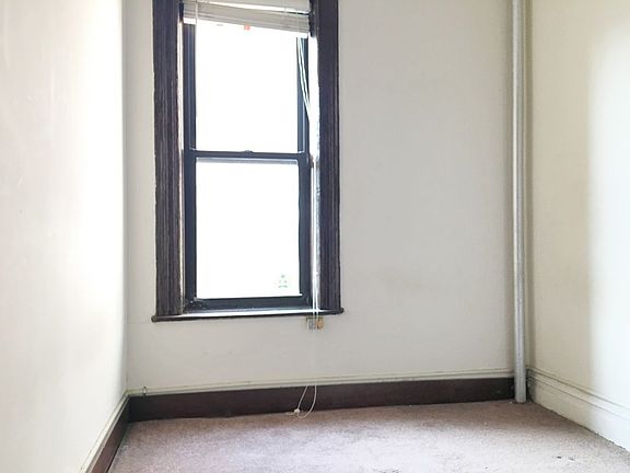 5th image of 327 Bedford Ave APT 5D